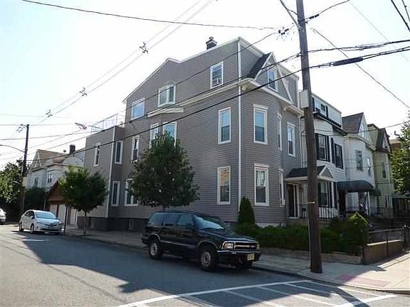 Angle Exterior Hudson St