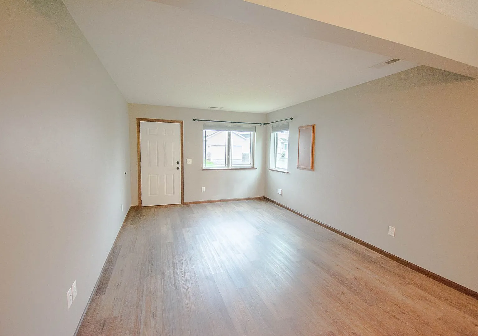 Modern Townhome in a Convenient NW Location — Photo 3