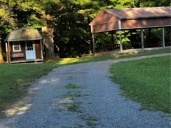 21 Apache Springs Rd, Lacona, NY 13083