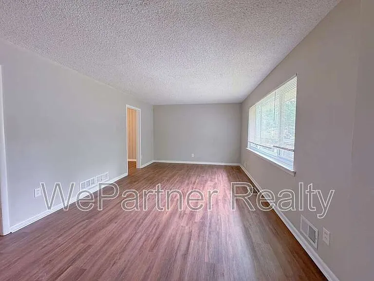 2223 Shamrock Dr — Photo 1