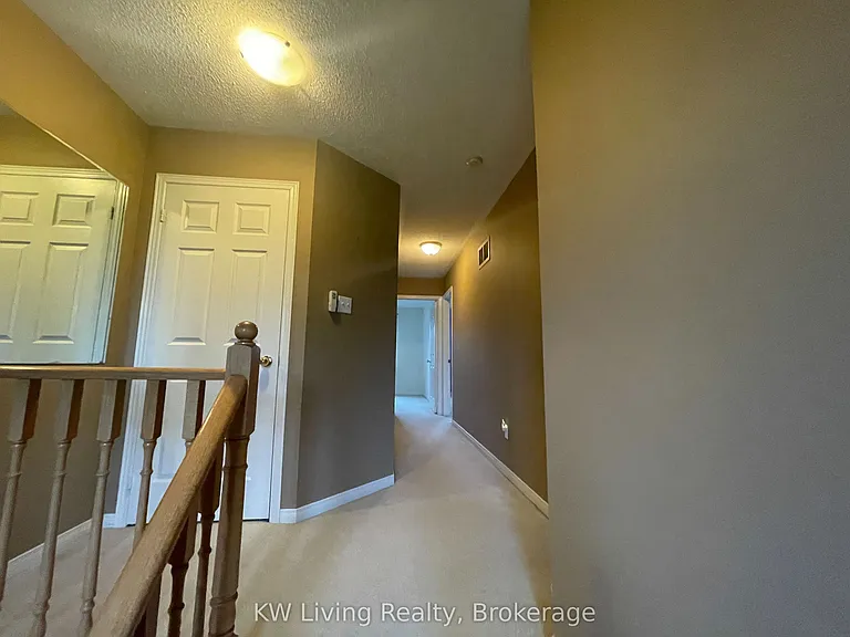 60 Coburg Cres — Photo 16