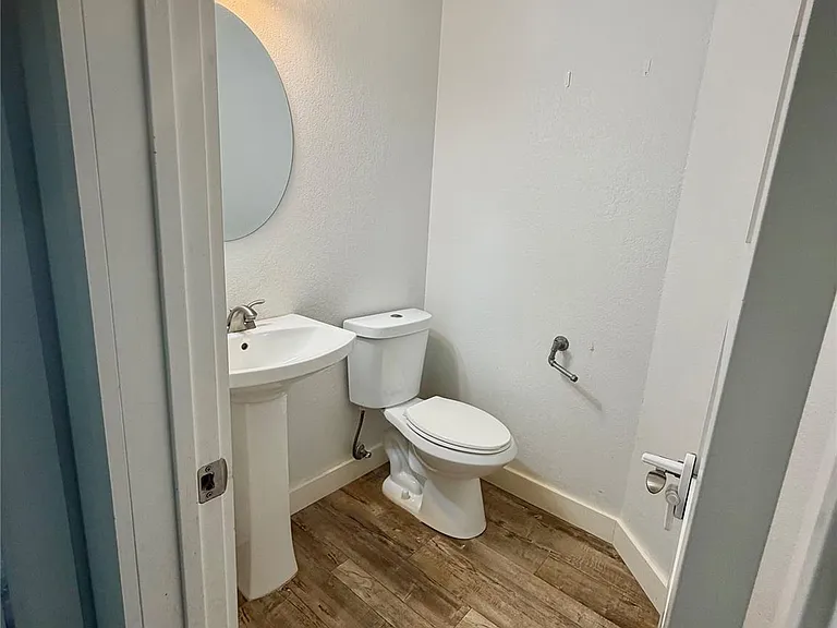 17844 Park Valley Dr — Photo 31