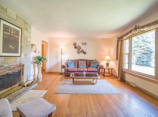 4621 N 100th St, Wauwatosa, WI 53225