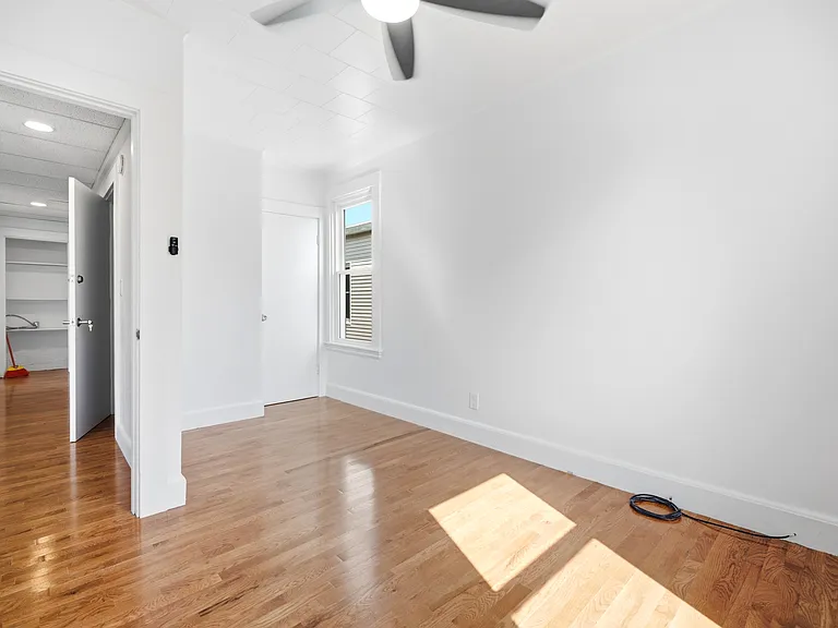 27 Linden St #27 — Photo 11