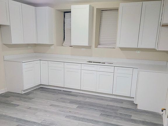 2nd image of 1004 S Oakley Blvd