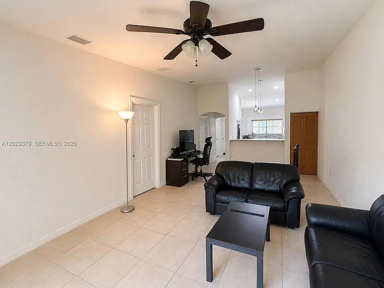 3856 SW 48th Ave — Photo 3