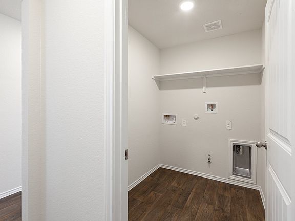 5th image of 128 Granary Dr