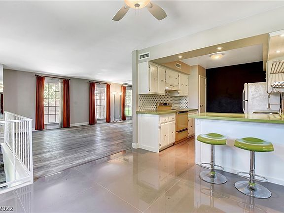 3rd image of 3077 Pinehurst Dr APT D