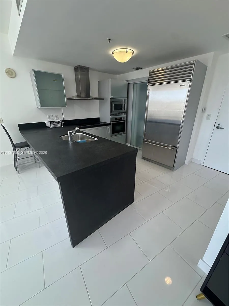 Building Photo - 18201 Collins Ave #608
