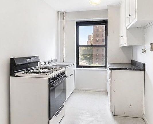 3rd image of 383 Grand St Unit L404