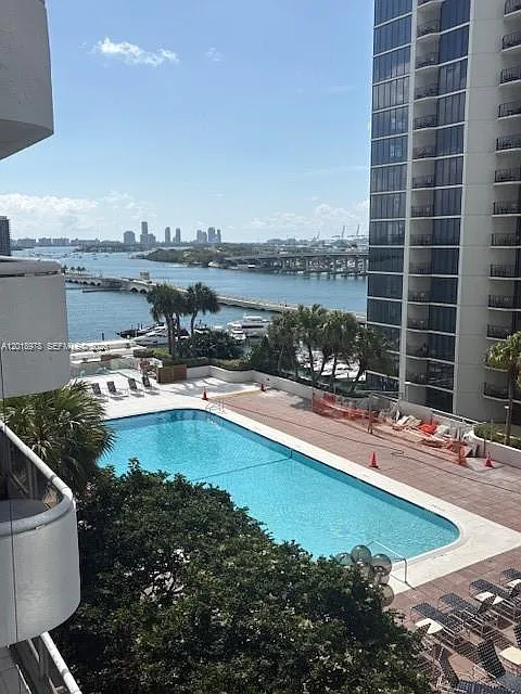 1717 N Bayshore Dr #A-1542