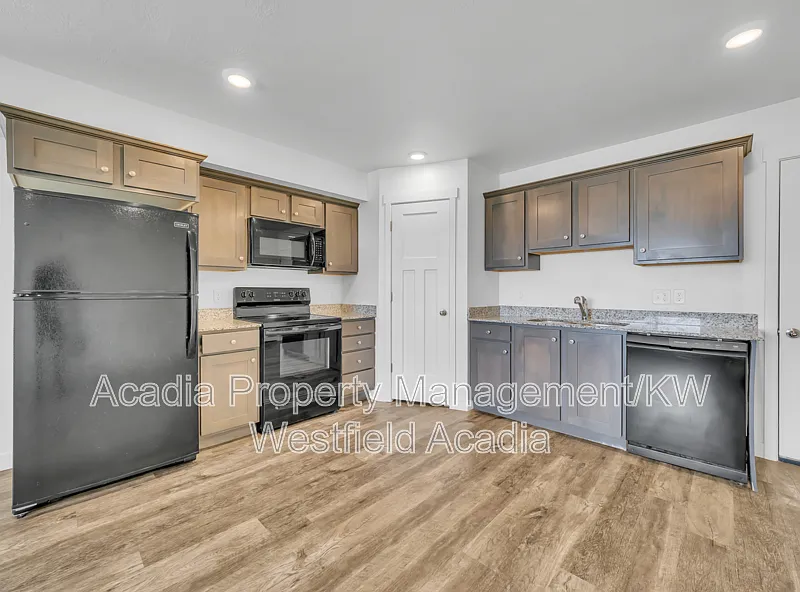 3 bed, 2.5 bath, 1376 sqft, $1,849 — Photo 4