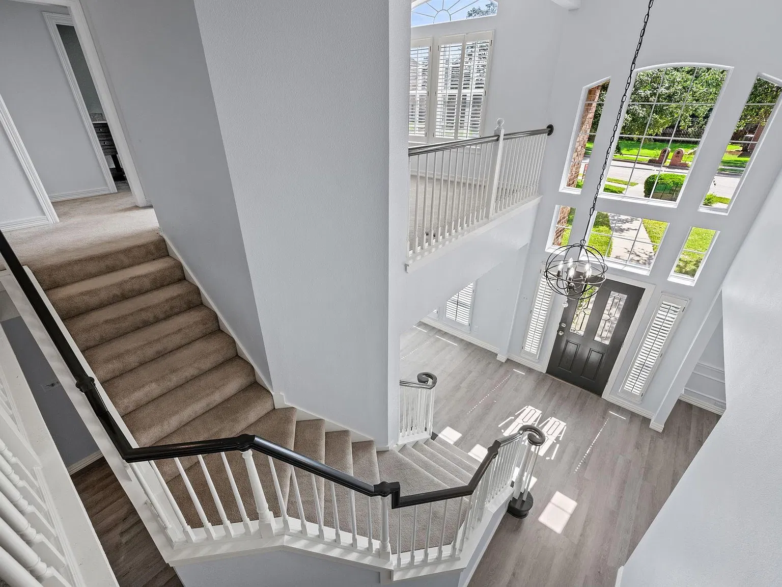 5 bed, 3638 sqft, $6,800 — Photo 4