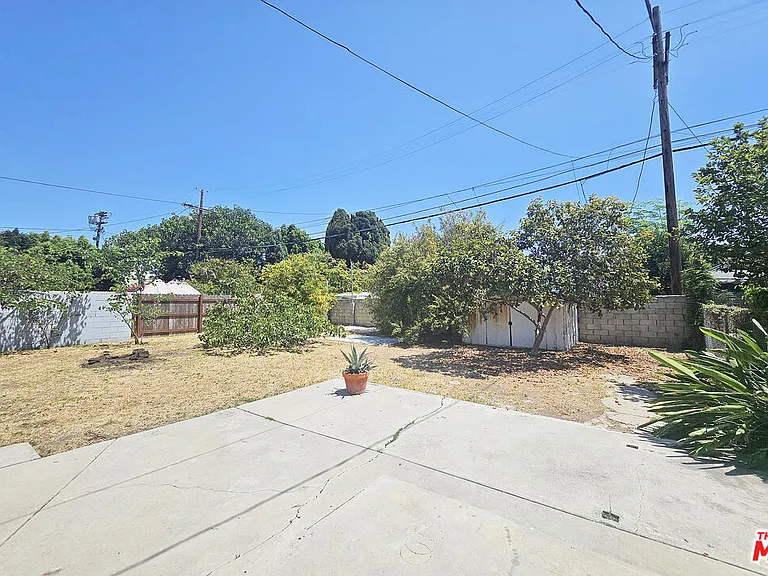 648 N Heliotrope Dr — Photo 25
