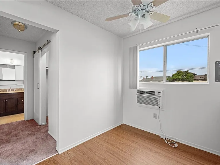 Tally Ho Apartments — Photo 7