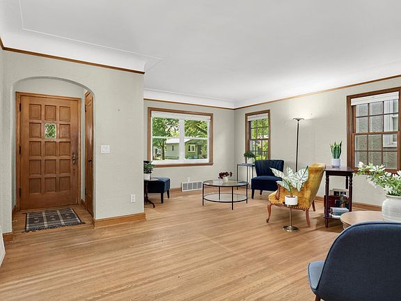 4th image of 2622 McKinley St NE