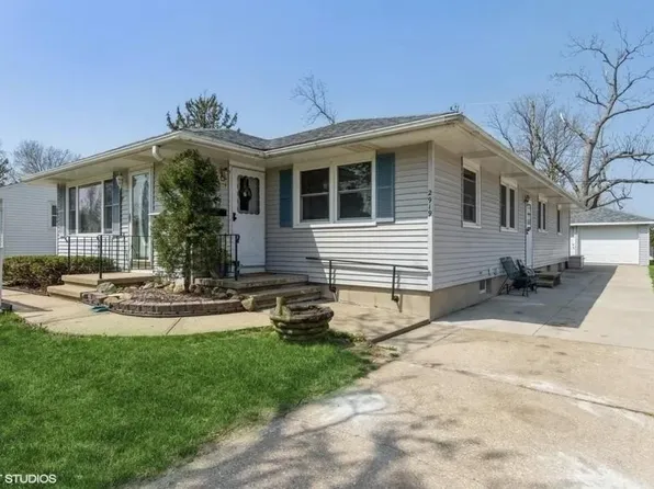 2919 Russell Dr NE, Cedar Rapids, IA 52402