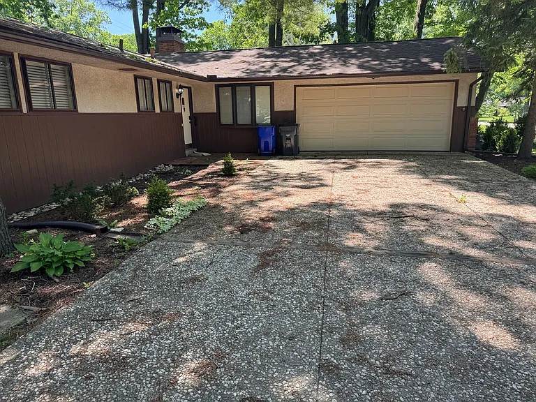 3134 Herrick Rd — Photo 2