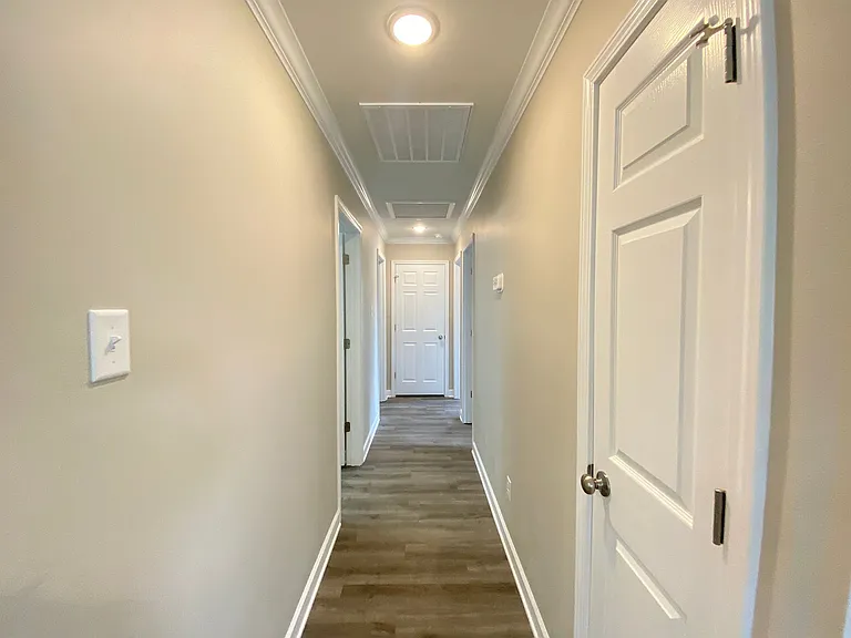 400 N Elm St — Photo 2