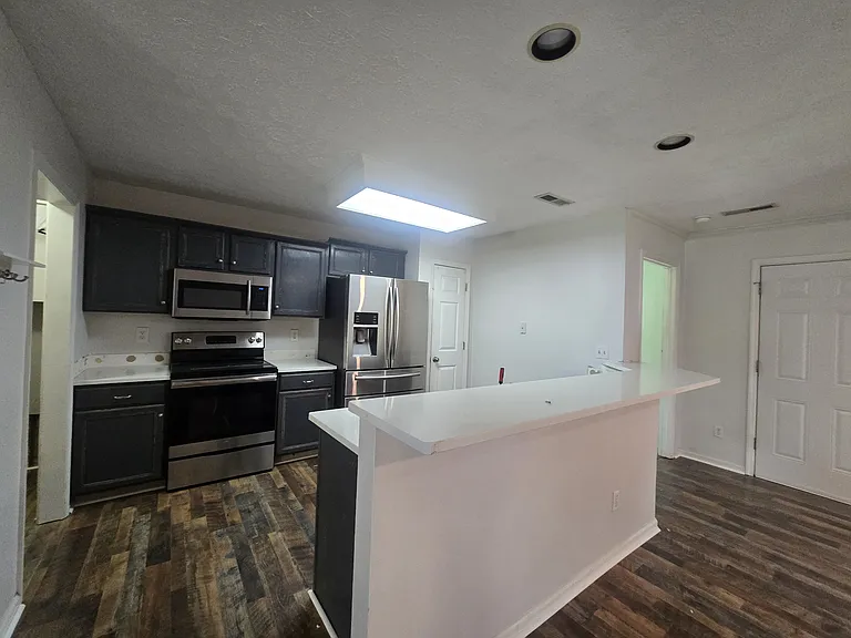 2112 Spring Hill Cir — Photo 6
