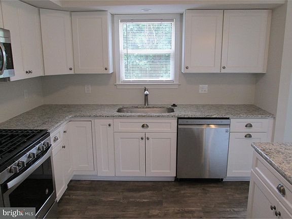 3rd image of 405 Donofrio Dr