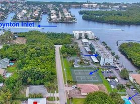 689 NE 6th Ct, Boynton Beach, FL