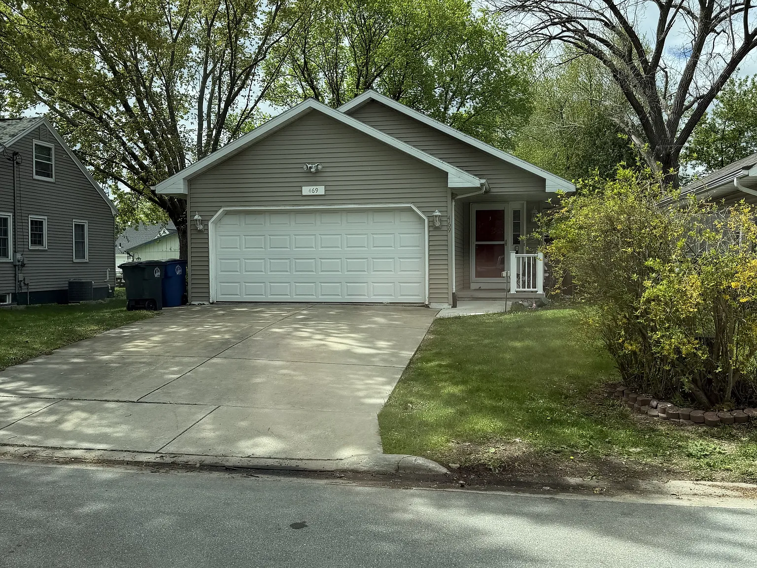 469 Dutton Avenue - 1 — Photo 1