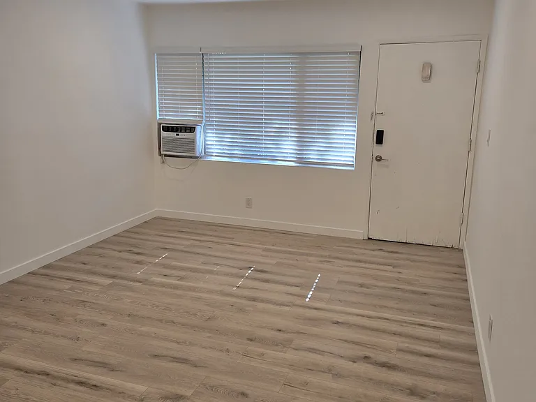 7521 Norton Ave #7 — Photo 3