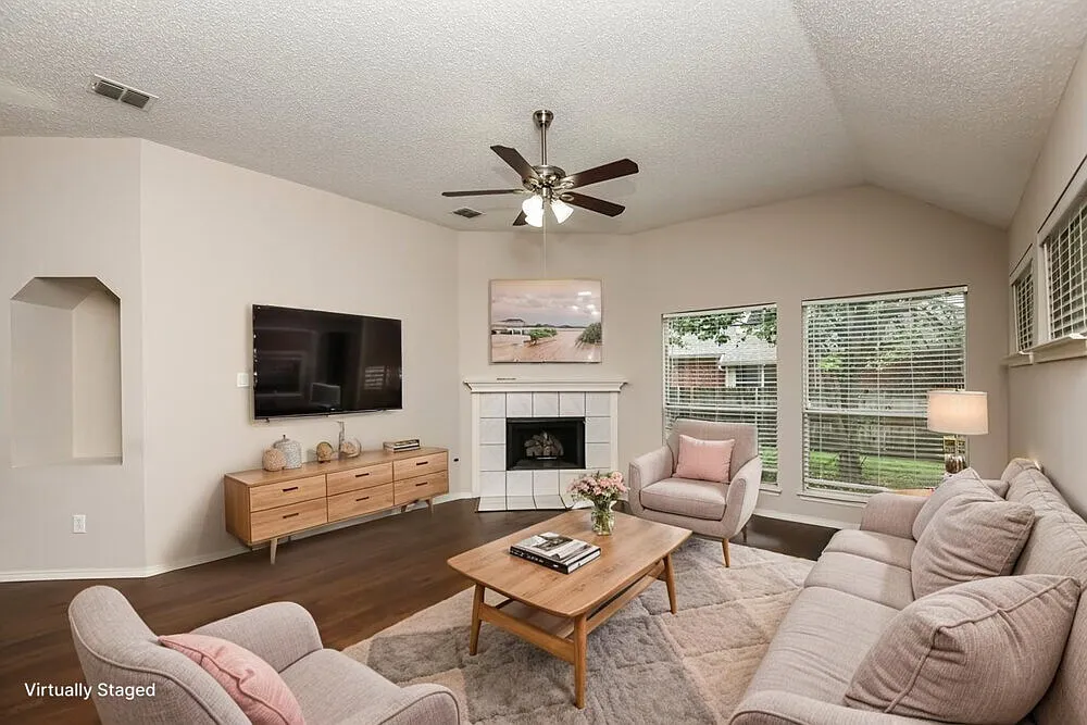 4 bed, 2.0 bath, 1840 sqft, $2,245 — Photo 3