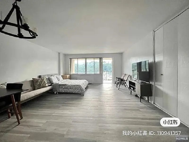 Studio, 600 sqft, $2,400 — Photo 1