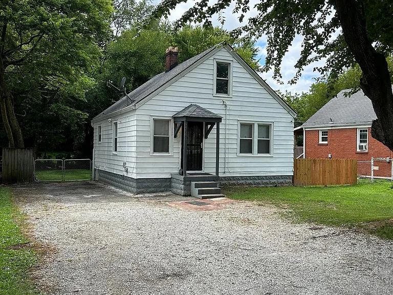 4406 S 1st St — Photo 1