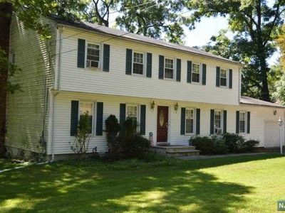 50 Werimus Rd, Woodcliff Lake, NJ, 07677