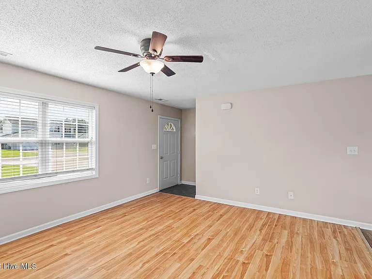 303 Mann St — Photo 6