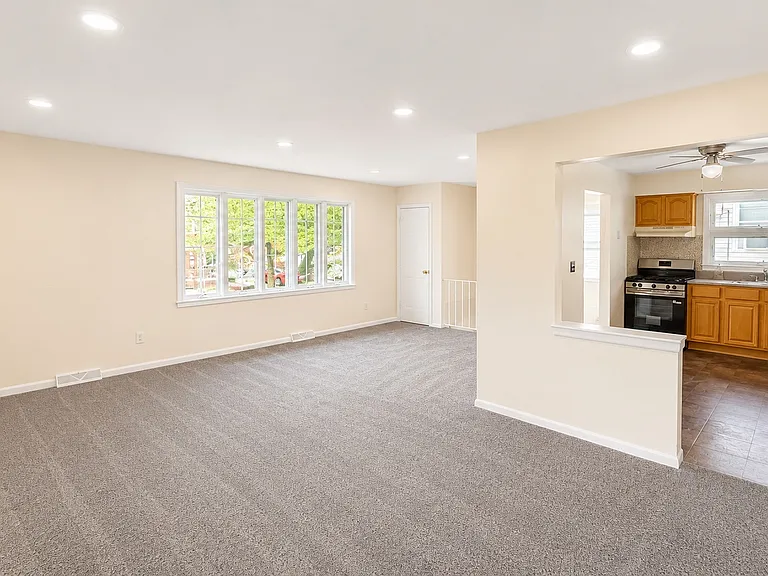 124 Kelvin Ave #2 — Photo 4