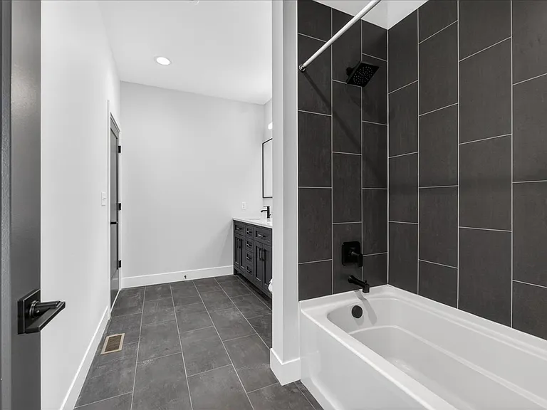 15308 Batesville Ct — Photo 13