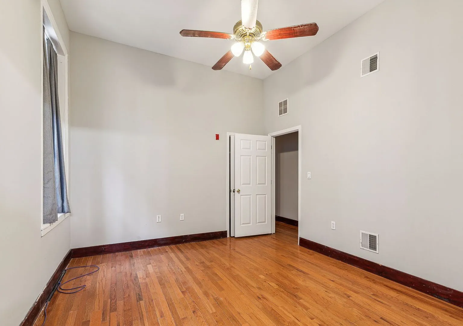 5 bed, 4.5 bath, $3,600 — Photo 4