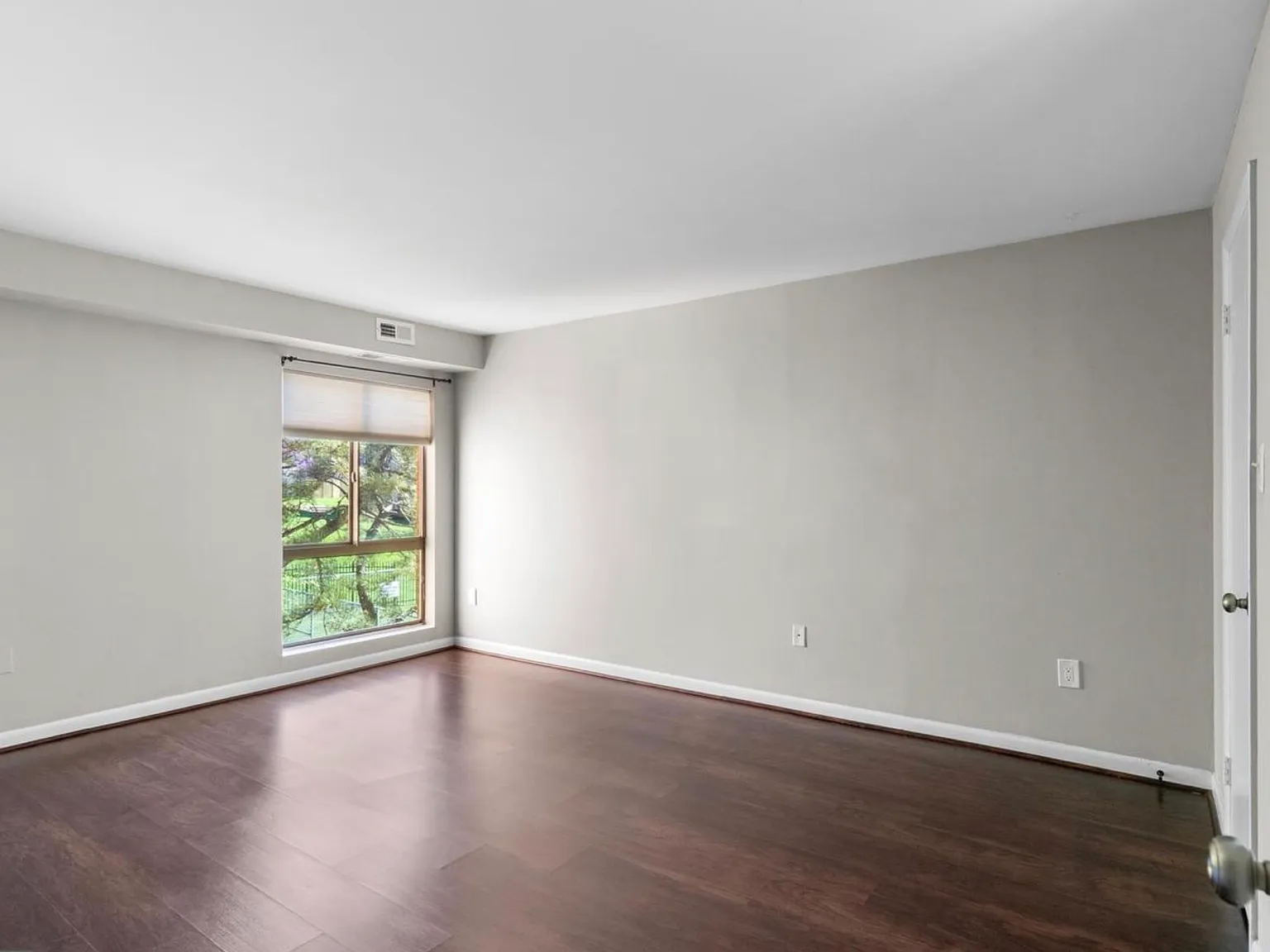 2 bed, 1004 sqft, $2,300 — Photo 2
