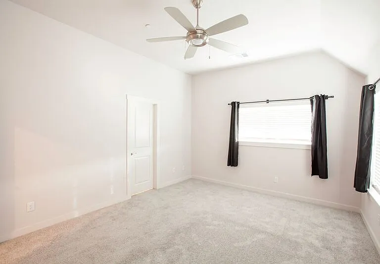 616 Laurel Ln — Photo 32