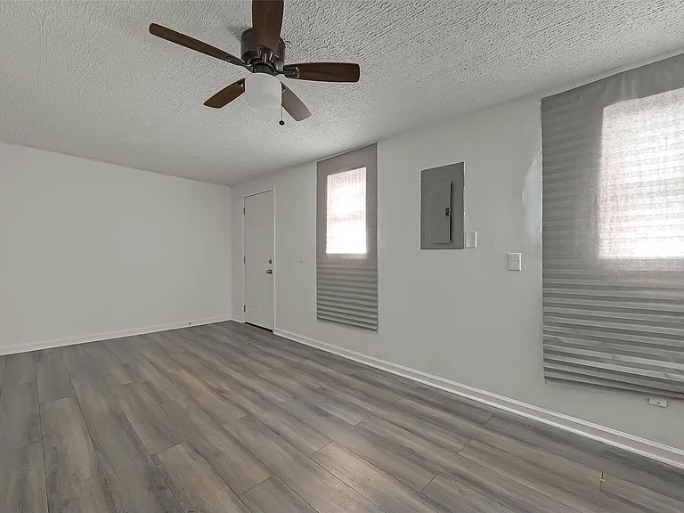 2111 Rosemead Dr #B — Photo 8