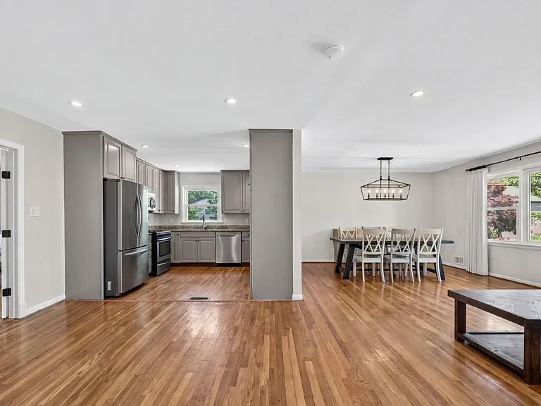 1109 Hillcrest Dr SW — Photo 12