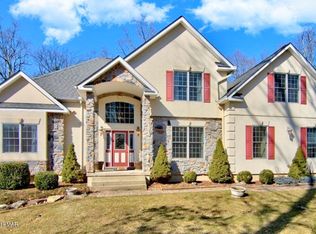 1520 Fox Creek Rd, Stroudsburg, PA 18360