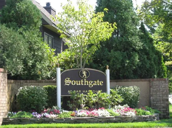 174 Southgate Crescent, Massapequa Park, NY 11762
