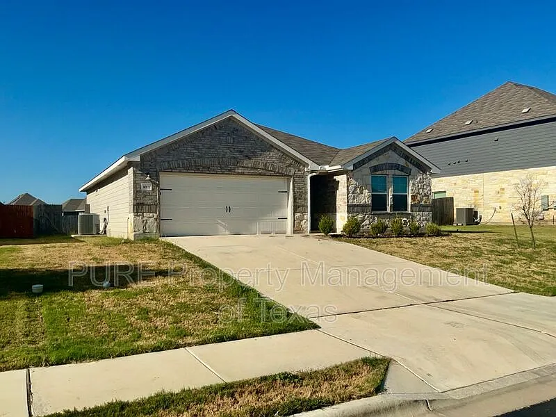 3 bed, 2.0 bath, 1621 sqft, $2,050 — Photo 2