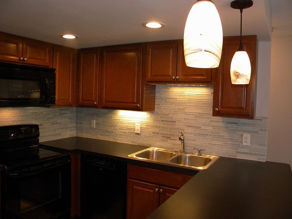 Beautiful backsplash with LED undermount lighting