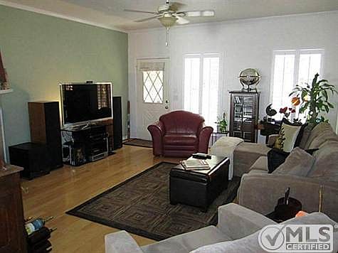 5th image of 719 Kiowa Dr E
