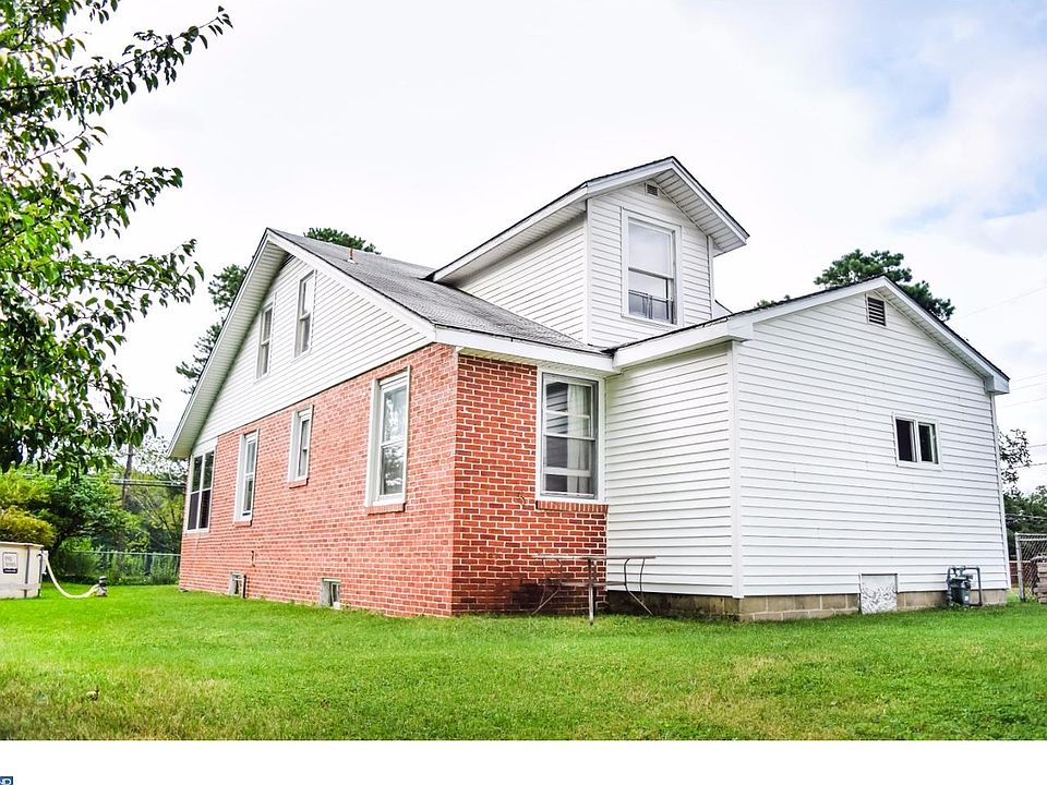 1st image of 1902 E Lakeshore Dr
