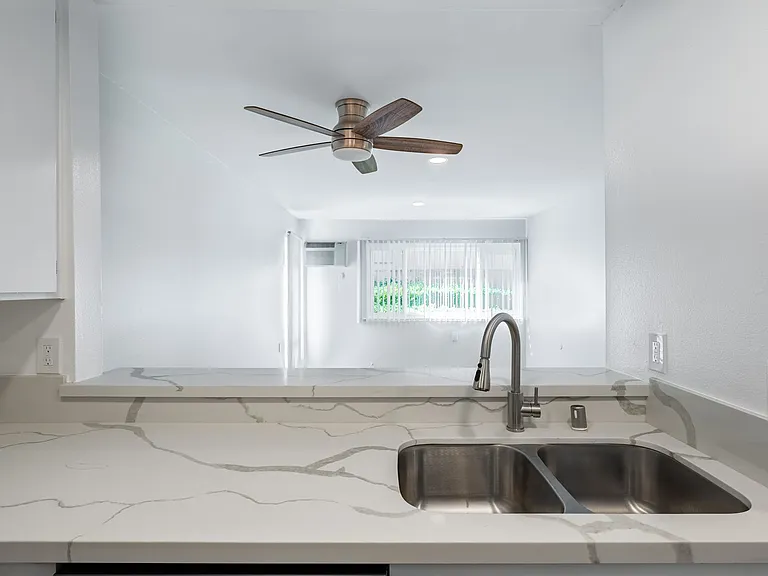 5405 Lindley Avenue — Photo 10