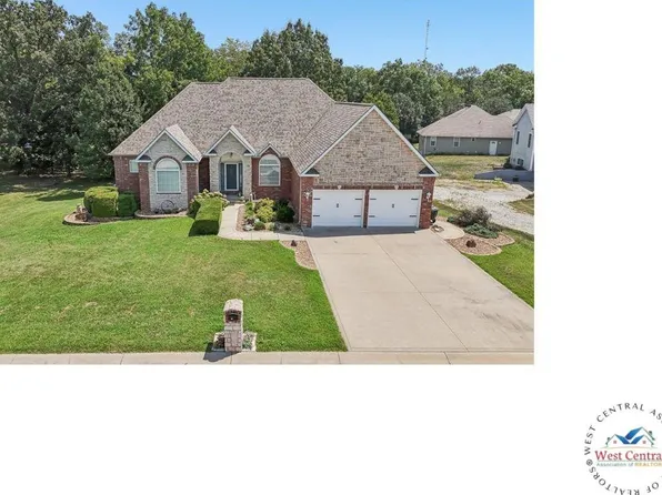 62 NW 241st Rd, Clinton, MO 64735