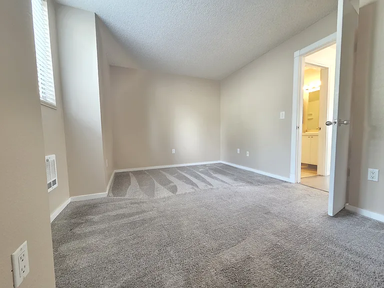 200 SW Florence Ave #D14 — Photo 7