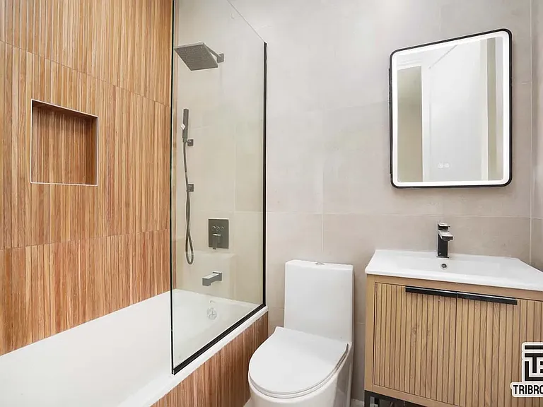 92 Manhattan Ave #3R — Photo 8